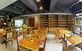 ゴールデン バレー ホテル
